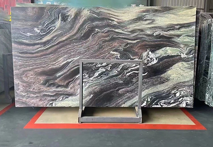 Como fica o mármore branco da Fendi em interiores minimalistas?