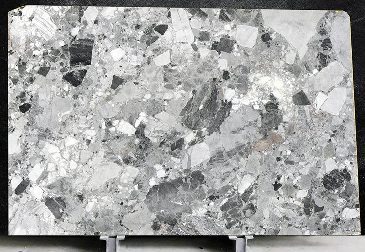 O mármore Calacatta Viola pode ser usado em espaços comerciais?